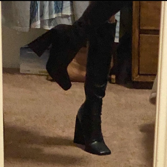 knee high boots - Picture 4 of 4